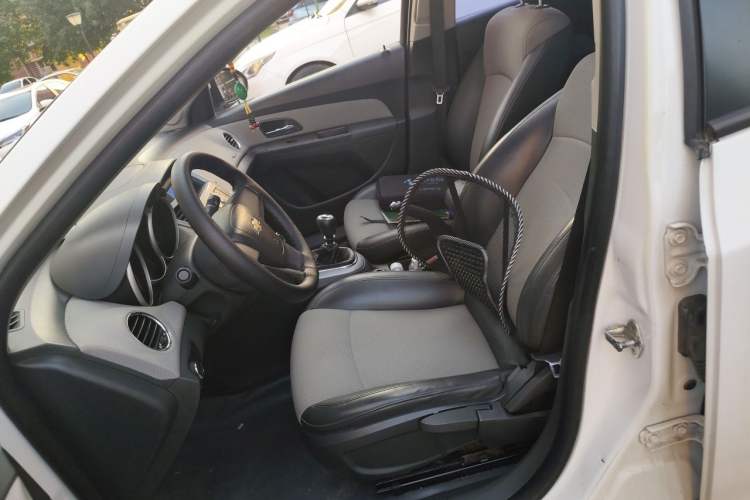 Used Chevrolet Cruze 2012 1.6L SE MT Left Front Seat