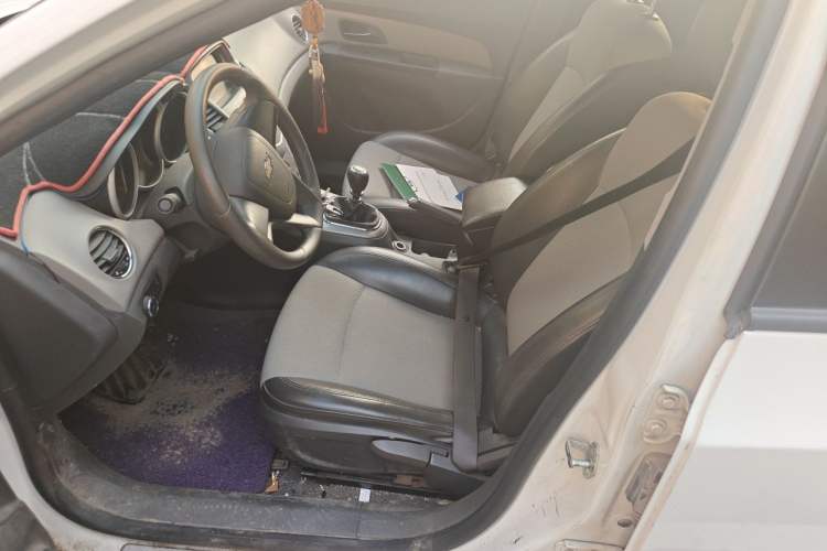 Used Chevrolet Cruze 2012 1.6L SL MT Left Front Seat