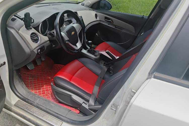Used Chevrolet Cruze 2012 1.6L SL MT Left Front Seat