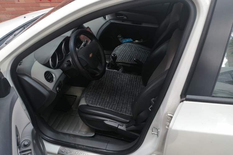 Used Chevrolet Cruze 2012 1.6L SL MT Left Front Seat