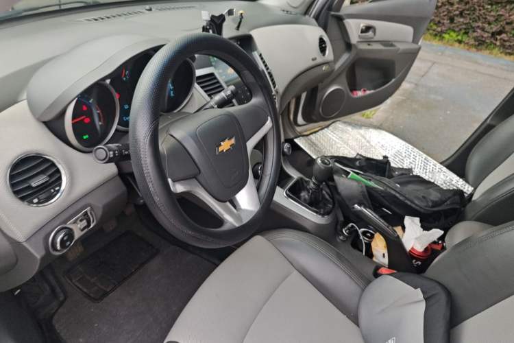 Used Chevrolet Cruze 2012 1.6L SE MT Left Front Seat