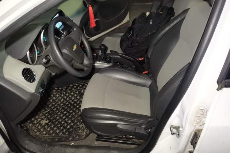 Used Chevrolet Cruze 2012 1.6L SE MT Left Front Seat