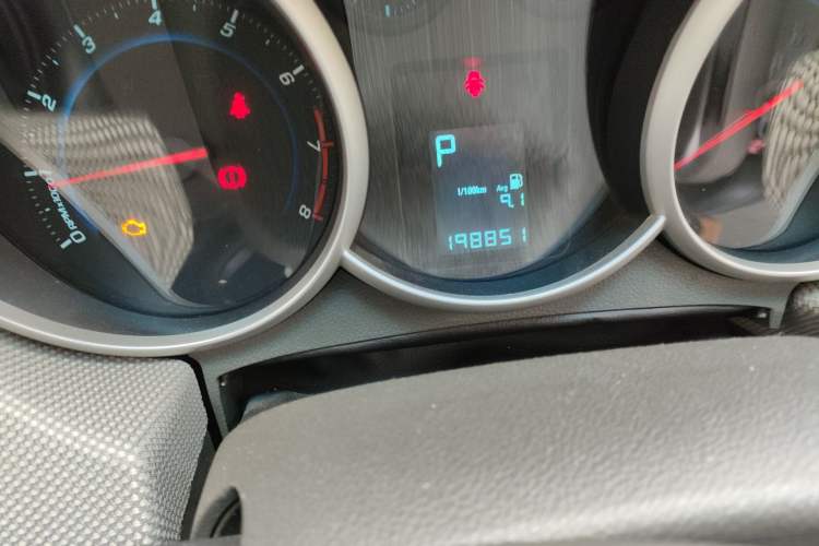 Used Chevrolet Cruze 2012 1.8L SE AT Odometer Close Up