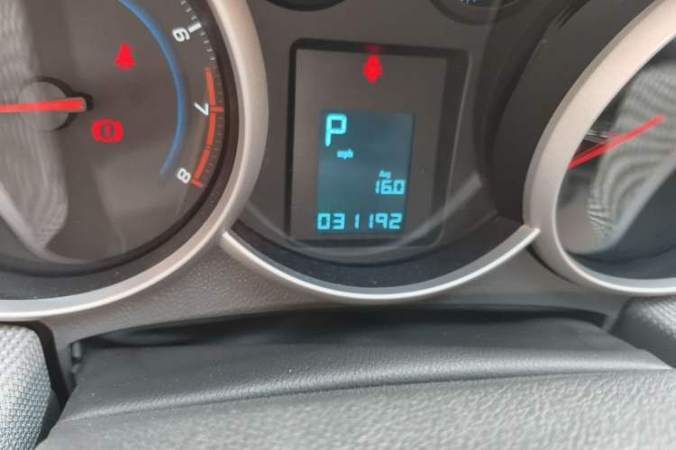 Used Chevrolet Cruze 2012 1.8L SE AT Odometer Close Up