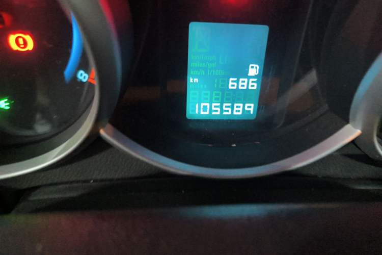 Used Chevrolet Cruze 2012 1.6L SE MT Odometer Close Up