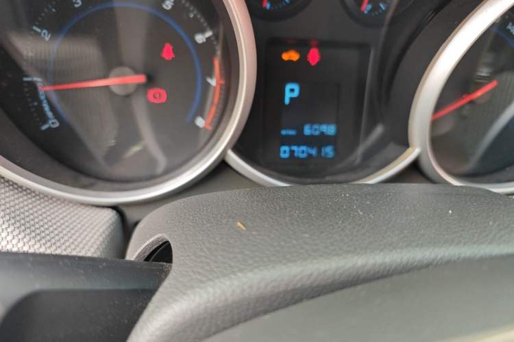 Used Chevrolet Cruze 2012 1.8L SE AT Odometer Close Up
