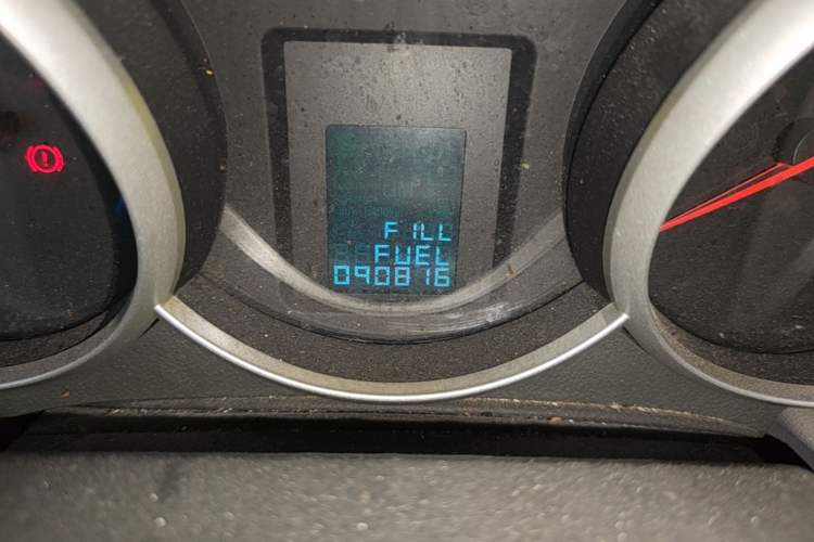 Used Chevrolet Cruze 2012 1.6L SL MT Odometer Close Up