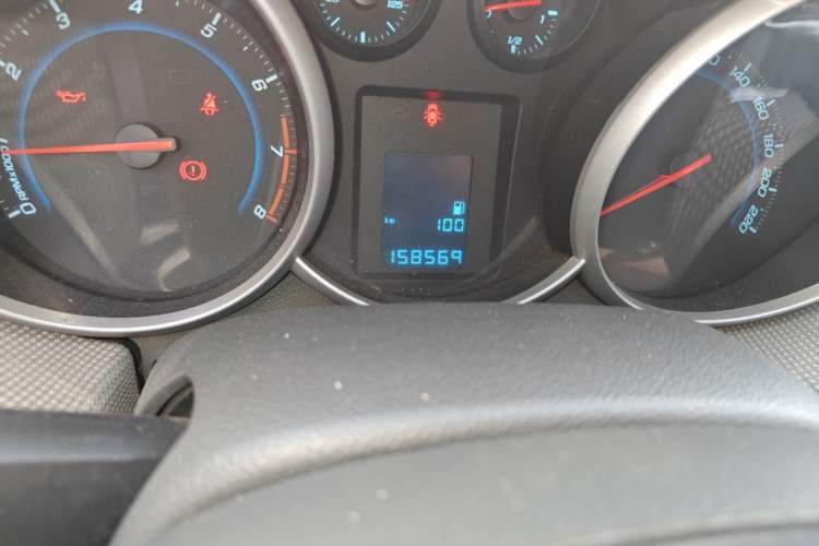 Used Chevrolet Cruze 2012 1.6L SE MT Odometer Close Up