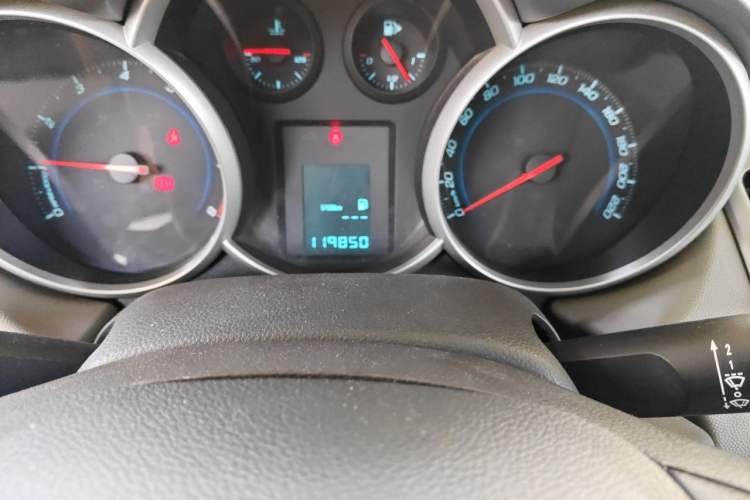Used Chevrolet Cruze 2012 1.6L SL MT Odometer Close Up