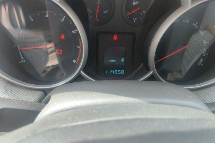 Used Chevrolet Cruze 2012 1.6L SE MT Odometer Close Up