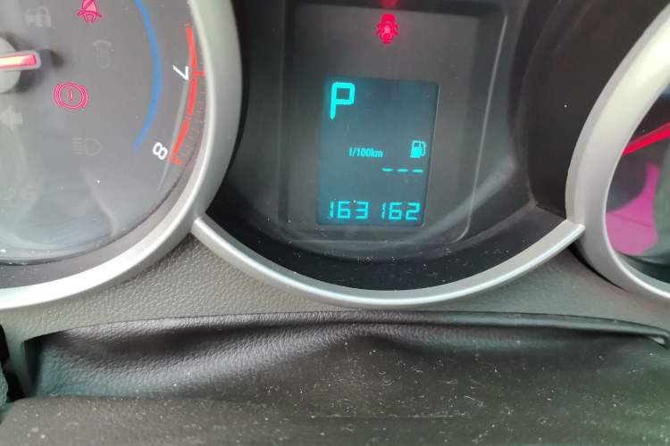Used Chevrolet Cruze 2012 1.8L SE AT Odometer Close Up