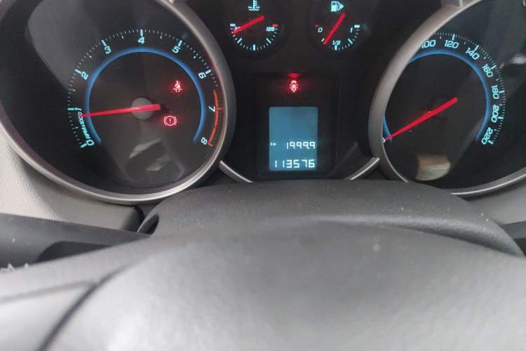 Used Chevrolet Cruze 2012 1.6L SL Grand Edition Manual Transmission Odometer Close Up