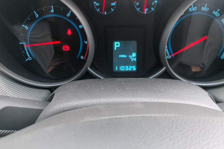 Used Chevrolet Cruze 2012 1.8L SE AT Odometer Close Up