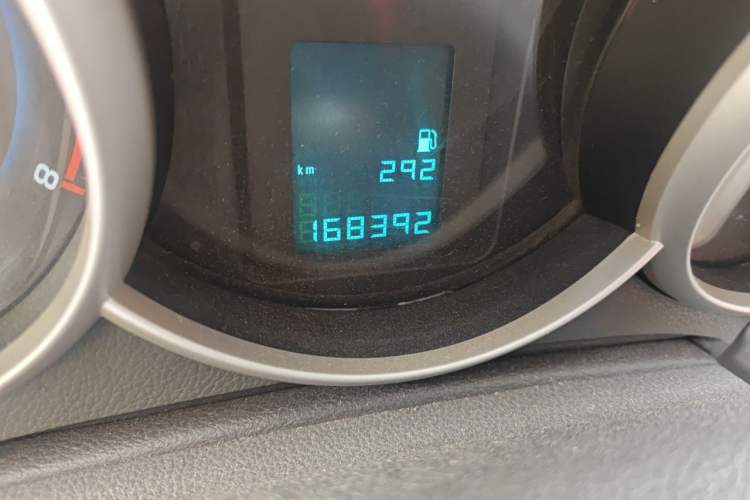 Used Chevrolet Cruze 2012 1.6L SL MT Odometer Close Up
