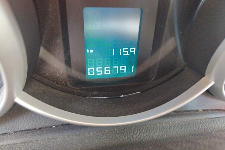 Used Chevrolet Cruze 2012 1.6L SE MT Odometer Close Up