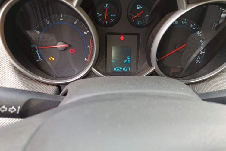 Used Chevrolet Cruze 2012 1.6L SE MT Odometer Close Up