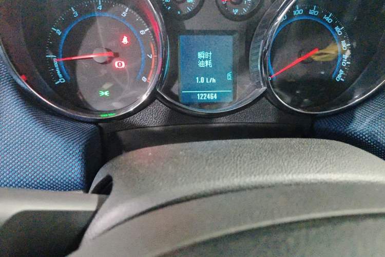 Used Chevrolet Cruze 2012 1.6T SE MT Odometer Close Up