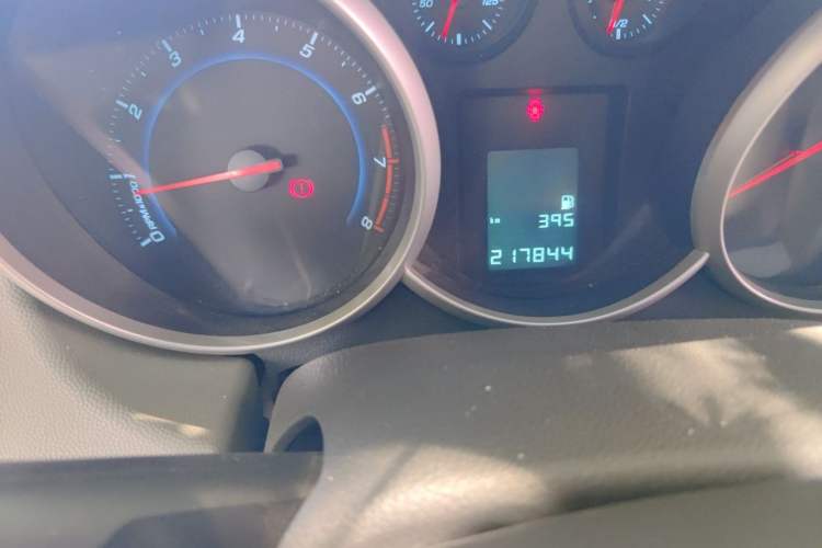 Used Chevrolet Cruze 2012 1.6L SL MT Odometer Close Up