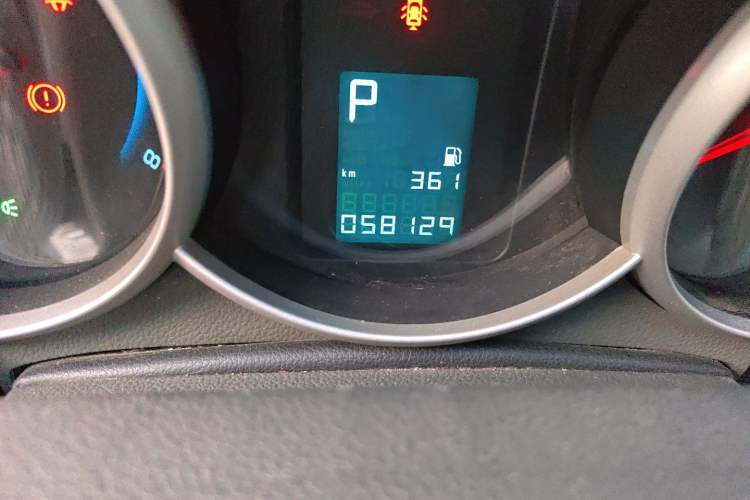 Used Chevrolet Cruze 2012 1.6L SE Automatic Odometer Close Up