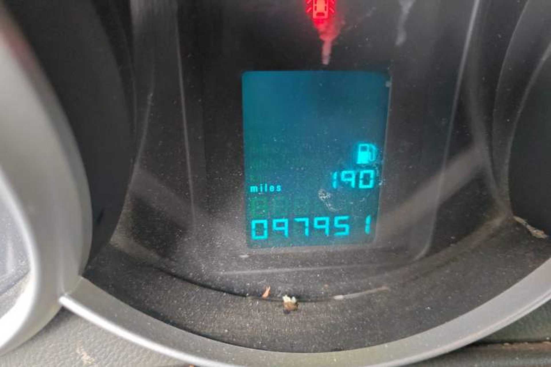 Used Chevrolet Cruze 2012 1.6L SE MT Odometer Close Up