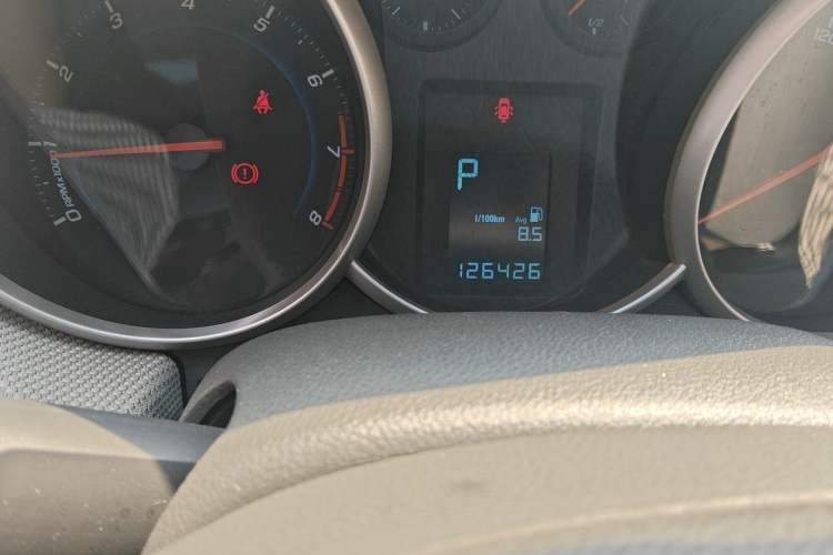 Used Chevrolet Cruze 2012 1.8L SE AT Odometer Close Up