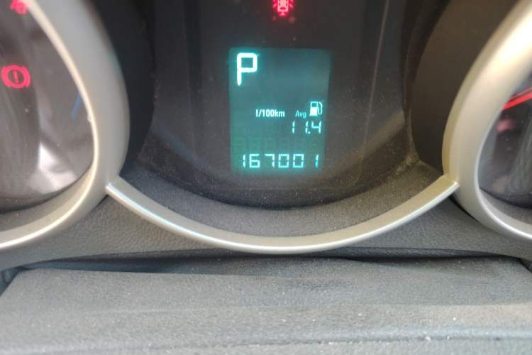 Used Chevrolet Cruze 2012 1.8L SE AT Odometer Close Up