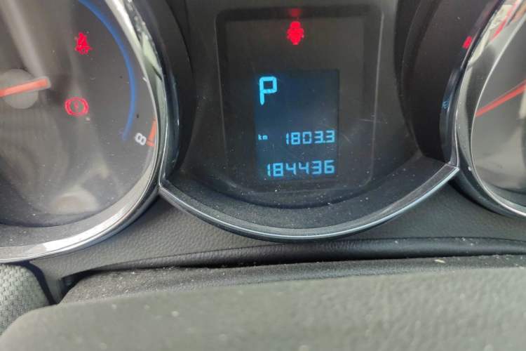 Used Chevrolet Cruze 2012 1.8L SE AT Odometer Close Up