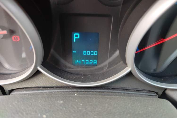 Used Chevrolet Cruze 2012 1.6L SL Grand Edition Automatic Odometer Close Up
