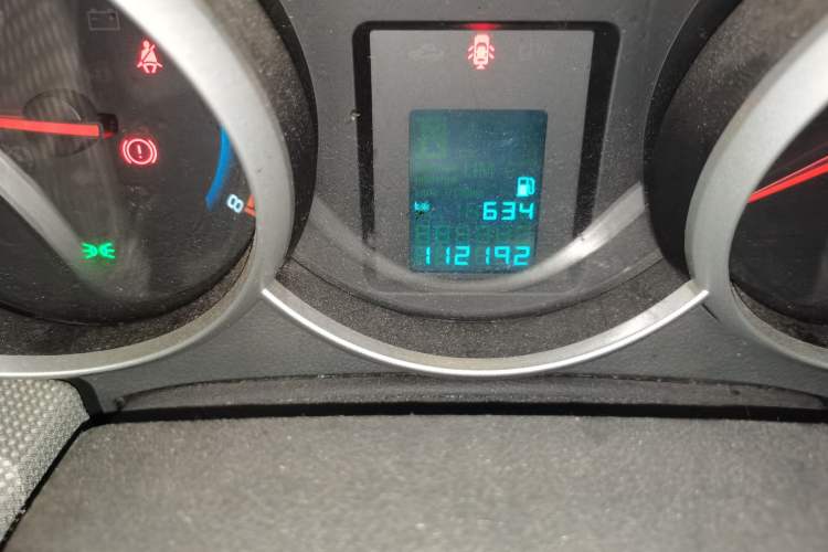Used Chevrolet Cruze 2012 1.6L SE MT Odometer Close Up