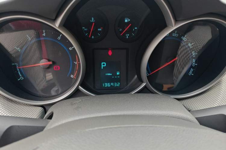 Used Chevrolet Cruze 2012 1.8L SE AT Odometer Close Up
