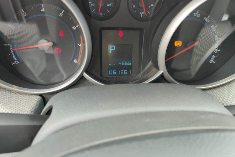 Used Chevrolet Cruze 2012 1.8L SE AT Odometer Close Up