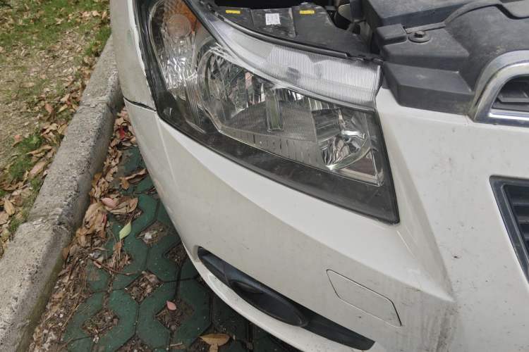 Used Chevrolet Cruze 2012 1.6L SE MT Right Front Headlight