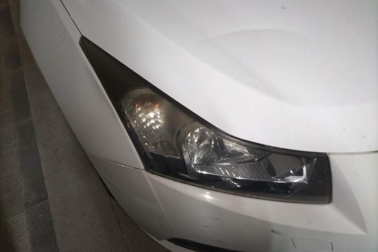 Used Chevrolet Cruze 2012 1.6L SE MT Right Front Headlight