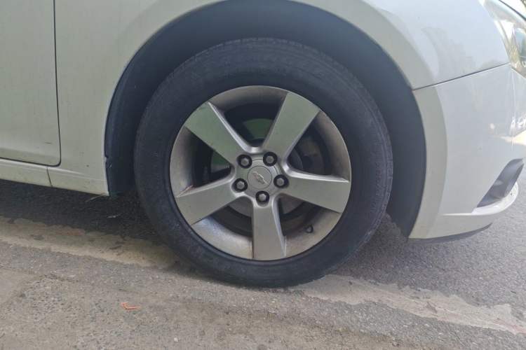 Used Chevrolet Cruze 2012 1.6L SL MT Right Front Wheel Hub