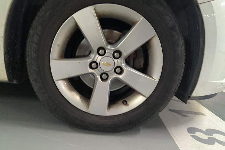 Used Chevrolet Cruze 2012 1.6L SE MT Right Front Wheel Hub