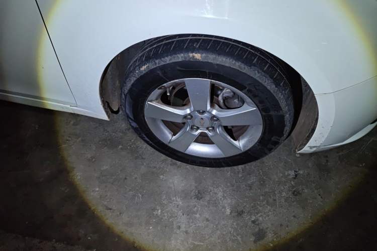 Used Chevrolet Cruze 2012 1.6L SE MT Right Front Wheel Hub