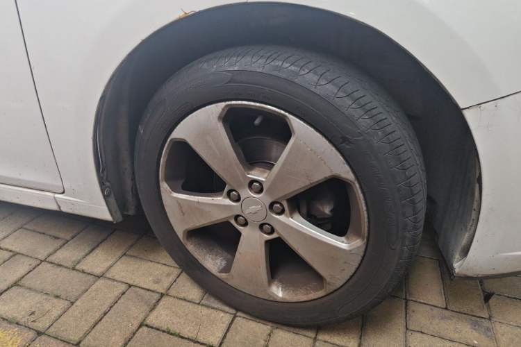 Used Chevrolet Cruze 2012 1.8L SX Automatic Transmission Right Front Wheel Hub