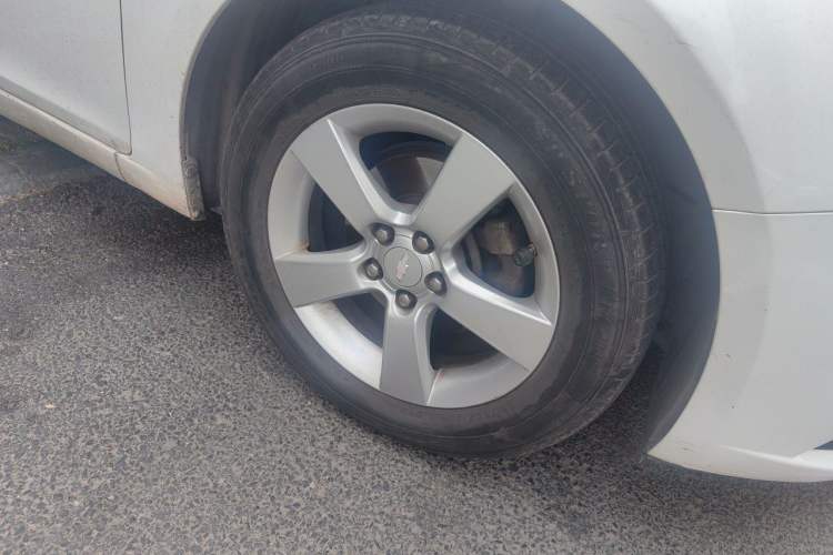 Used Chevrolet Cruze 2012 1.6L SE MT Right Front Wheel Hub