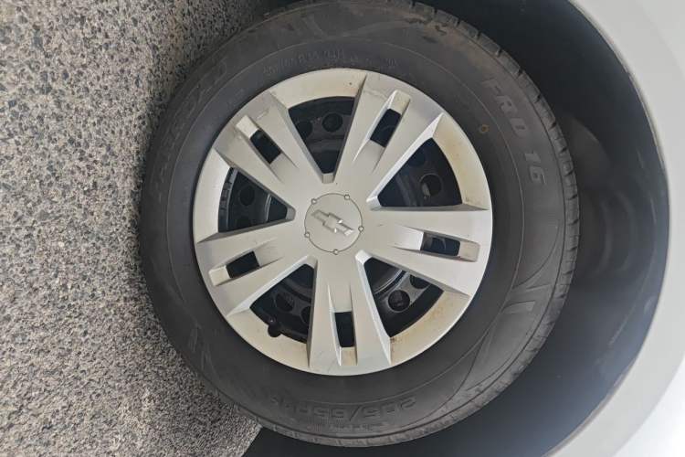 Used Chevrolet Cruze 2012 1.6L SL MT Right Front Wheel Hub