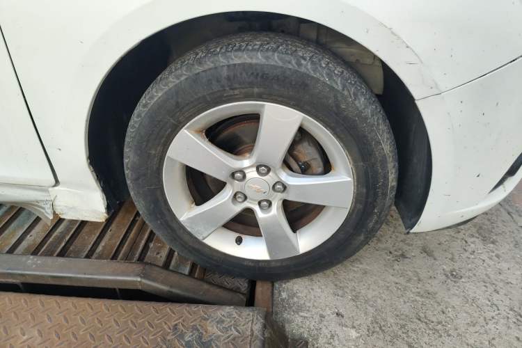 Used Chevrolet Cruze 2012 1.6L SE MT Right Front Wheel Hub