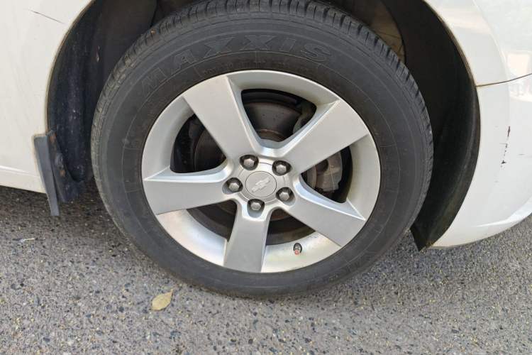 Used Chevrolet Cruze 2012 1.6L SL Grand Edition Manual Transmission Right Front Wheel Hub