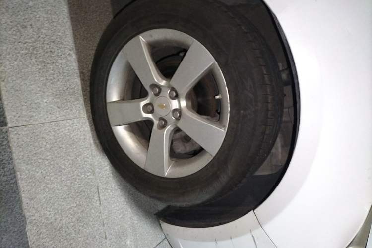 Used Chevrolet Cruze 2012 1.6L SE MT Right Front Wheel Hub
