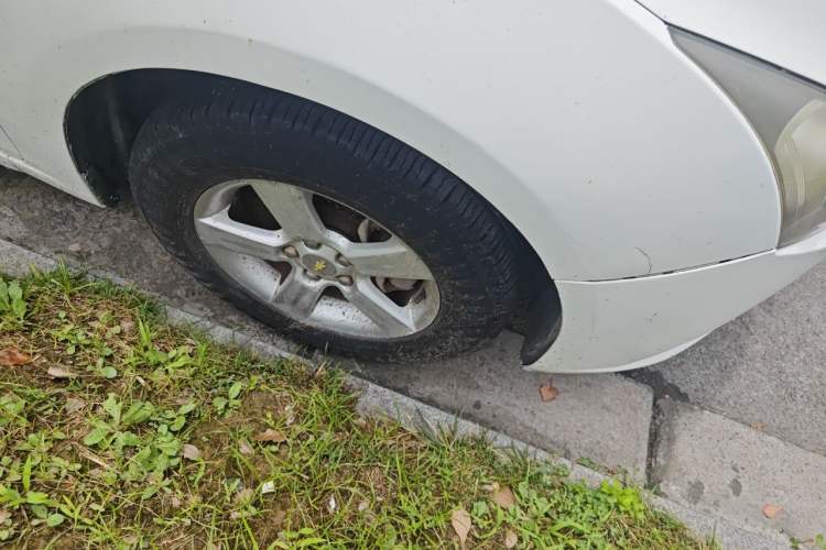 Used Chevrolet Cruze 2012 1.6L SL MT Right Front Wheel Hub