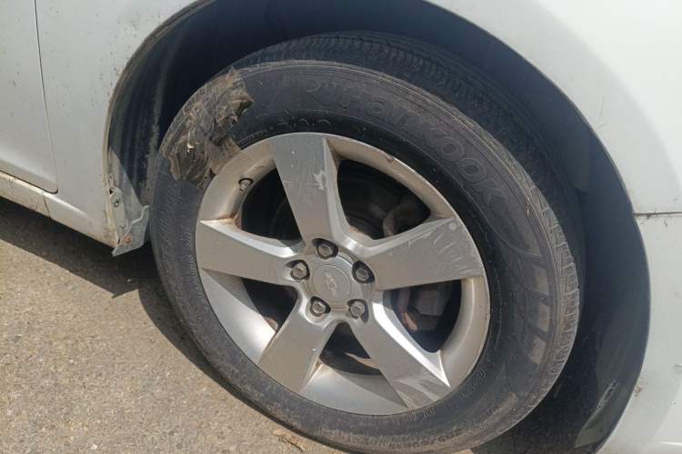Used Chevrolet Cruze 2012 1.6L SL MT Right Front Wheel Hub