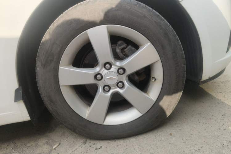 Used Chevrolet Cruze 2012 1.6L SE MT Right Front Wheel Hub