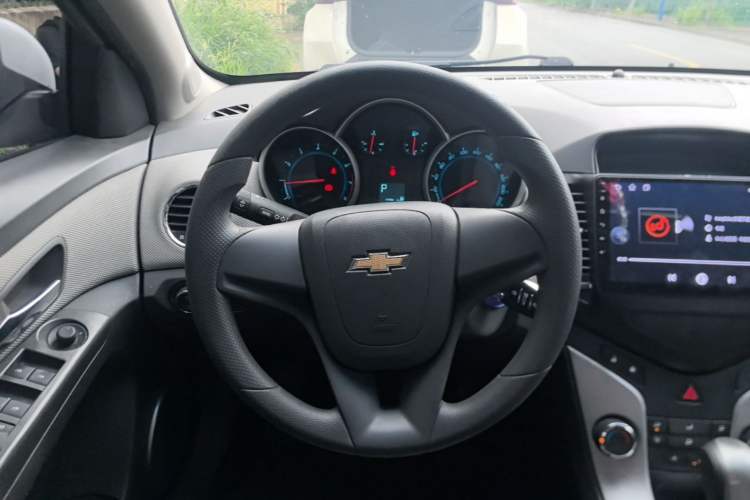 Used Chevrolet Cruze 2012 1.8L SE AT Steering Wheel