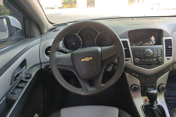 Used Chevrolet Cruze 2012 1.6L SL Grand Edition Manual Transmission Steering Wheel