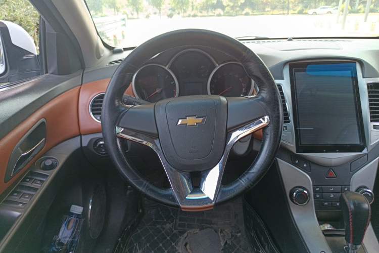 Used Chevrolet Cruze 2012 1.8L SE AT Steering Wheel