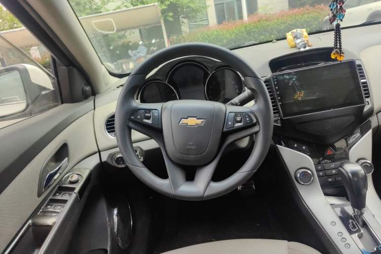 Used Chevrolet Cruze 2012 1.8L SE AT Steering Wheel