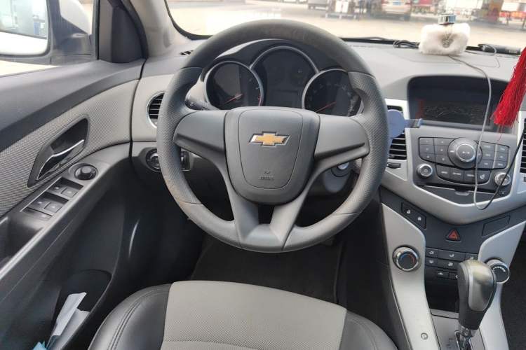 Used Chevrolet Cruze 2012 1.8L SE AT Steering Wheel